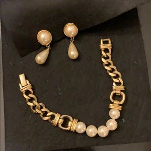 Vintage pearl earrings & bracelet